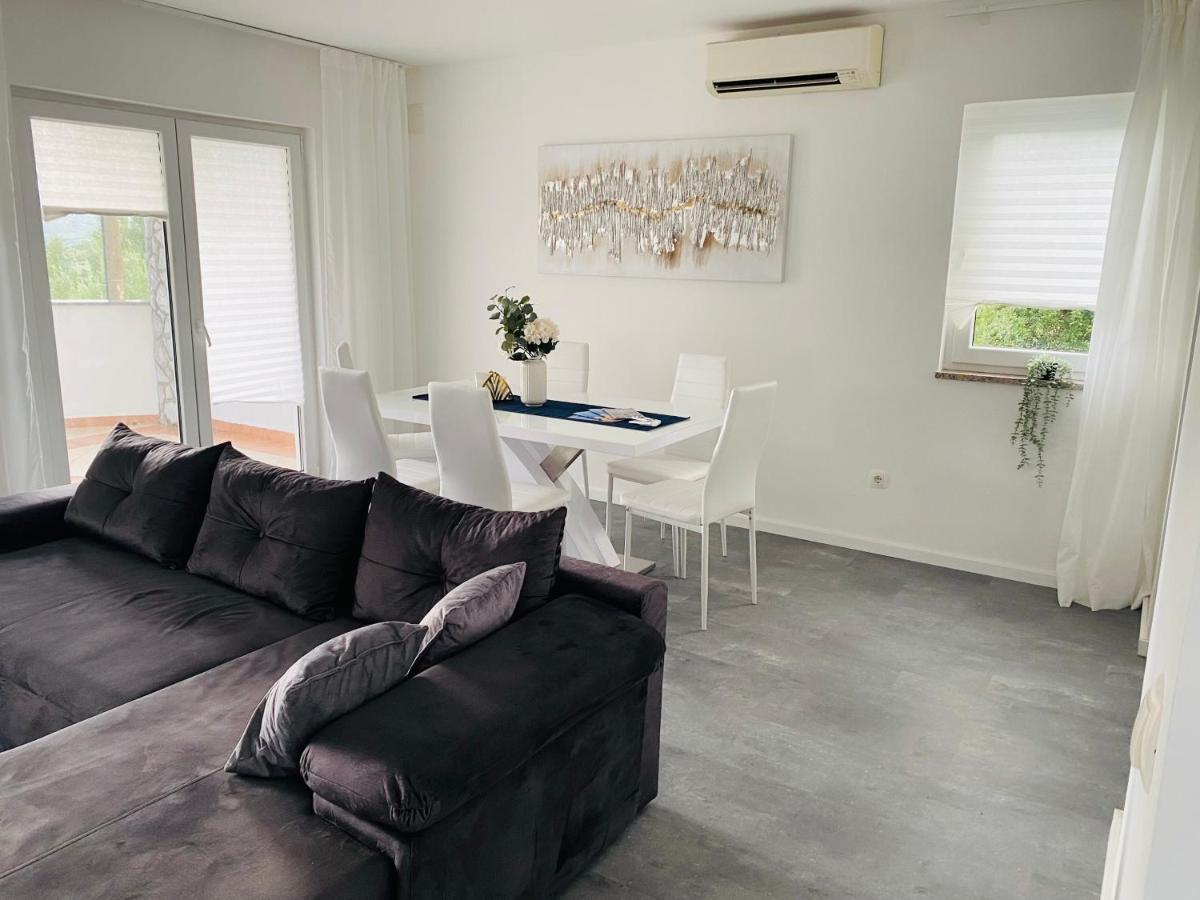 Apartmani Adriana Lakmartin Zewnętrze zdjęcie