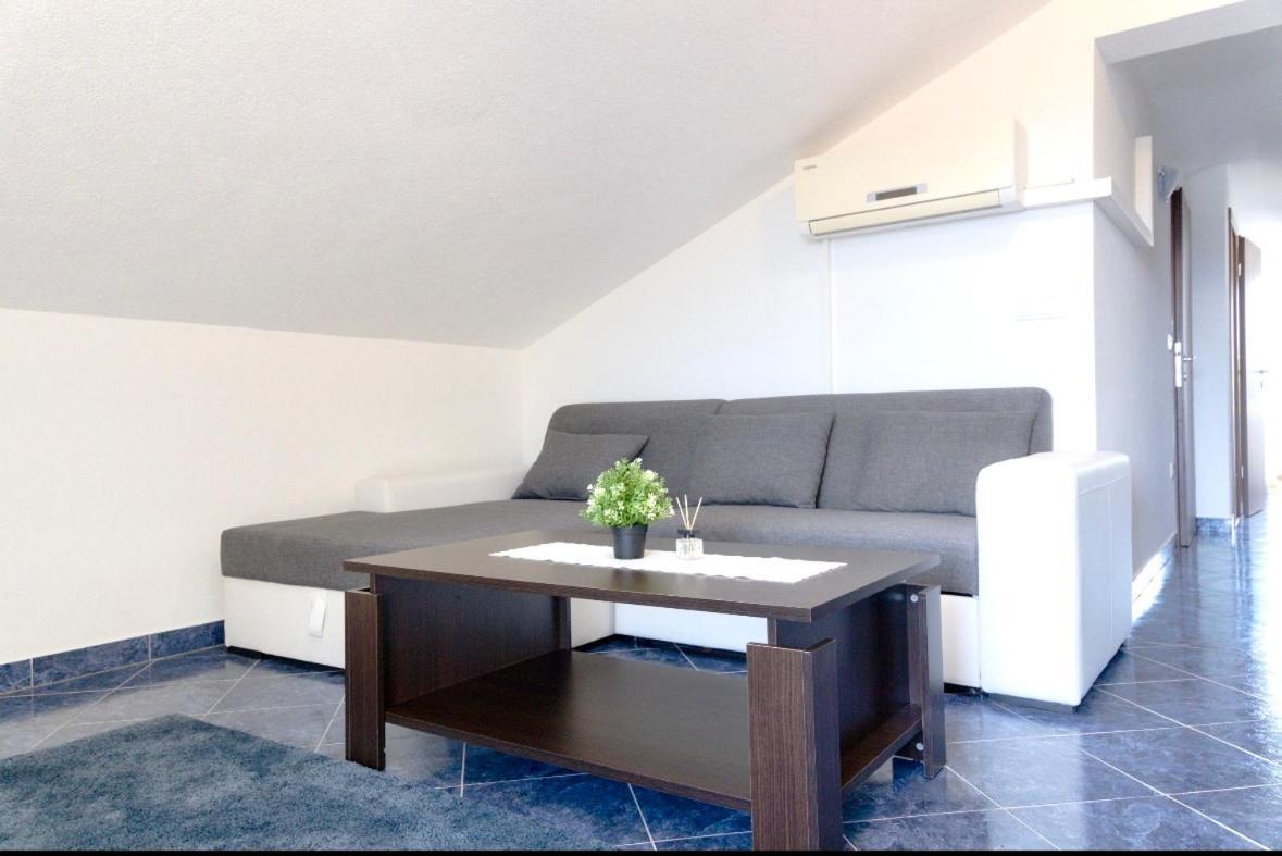 Apartmani Adriana Lakmartin Zewnętrze zdjęcie